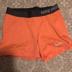 Nike pros size M